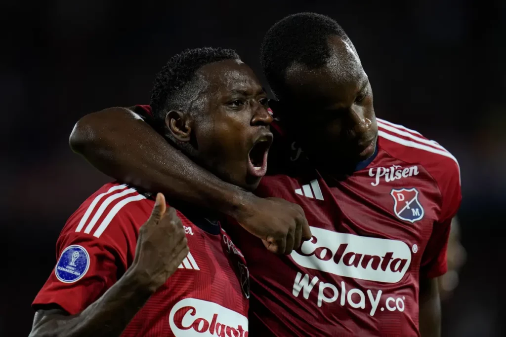 Atlético Nacional vs Independiente Medellín jugando futbol